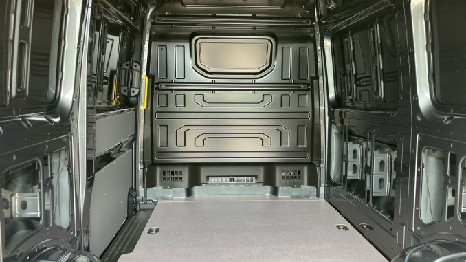 Volkswagen Crafter Cr35 Mwb Diesel Fwd 2.0 TDI 177PS Commerce Plus High Roof Van Auto - Image 20